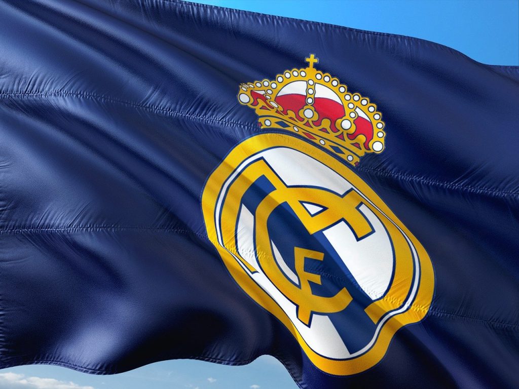 Con el curso de fútbol de nivel 3 aprobado, se puede ser entrenador de fútbol en España de equipos profesionales como el Real Madrid